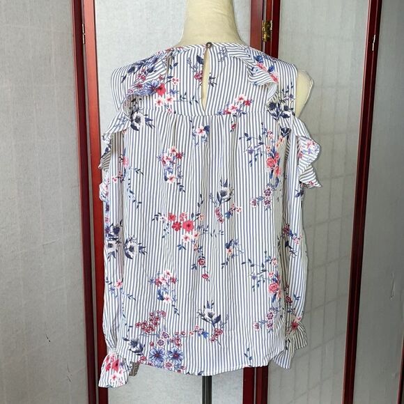 Xhilaration Blue & White Striped Cold Shoulder Floral RuffleTop (Size: M) - Picture 9 of 12